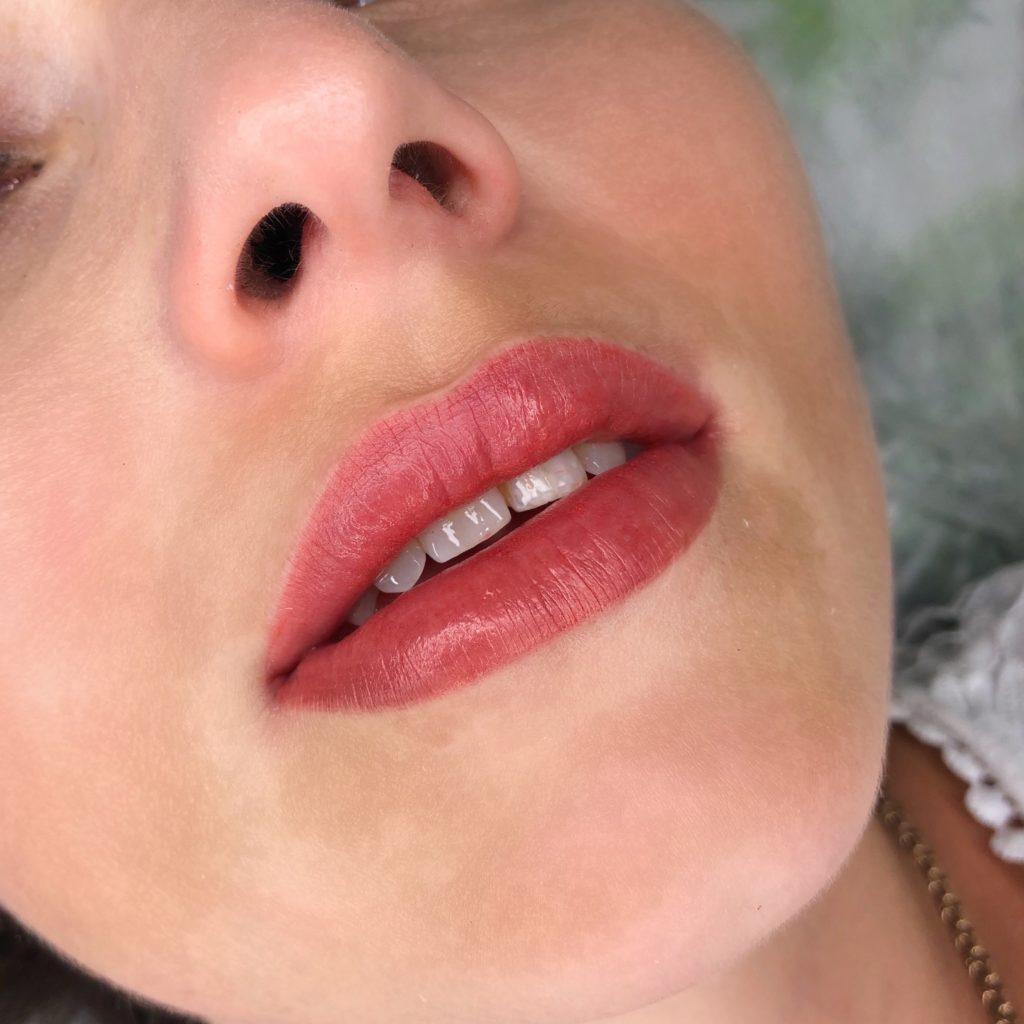 макияж и татуаж губ Одесса цена в акварельной технике